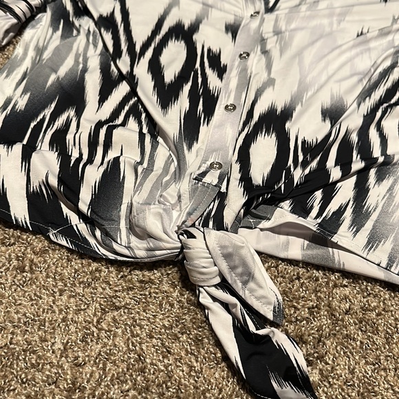 Nygard silky-feel tie-waist 3/4 sleeve collared button-up shirt (M) EUC! - Picture 2 of 9